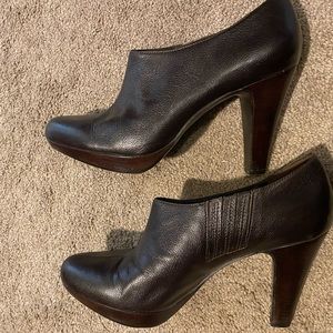 Matisse platform booties in dark brown W 8.5